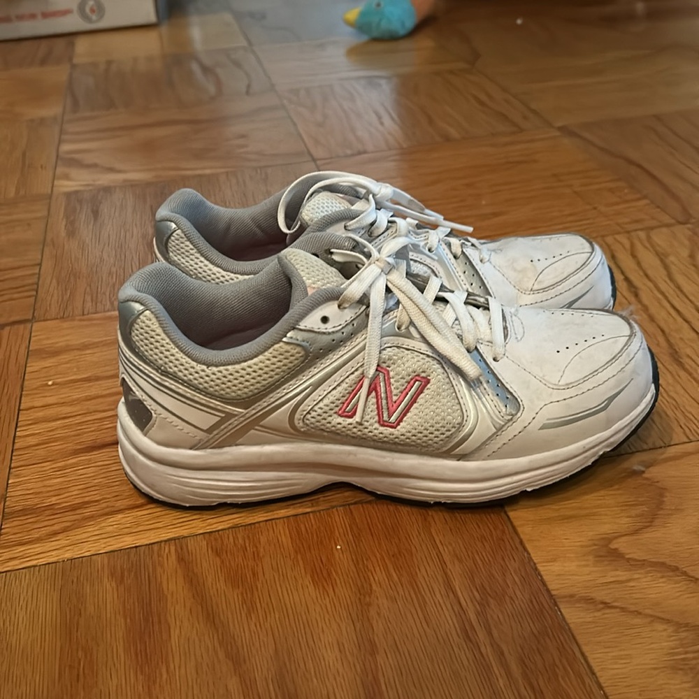 Womens  New Balance White Pink Walking 655 V2 Sneakers size 7